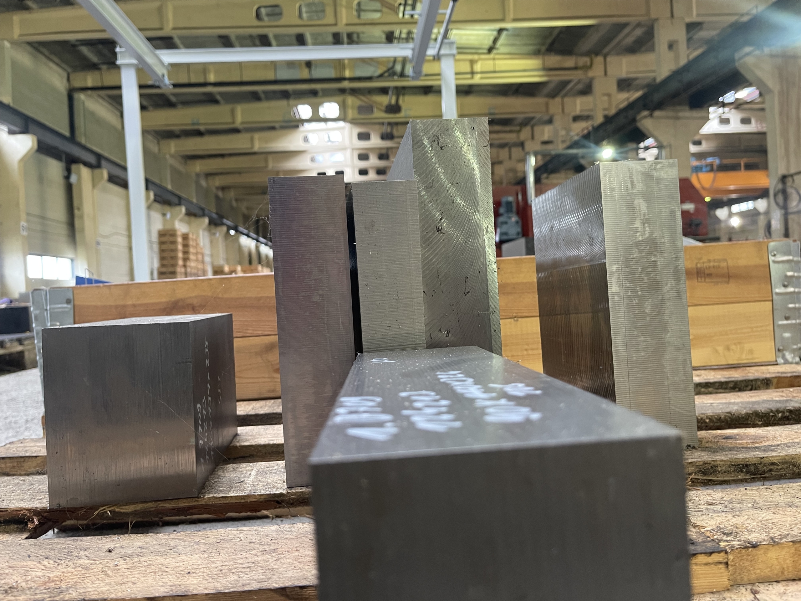 1.4028 Reststücke aus Lagervorrat bestellen.