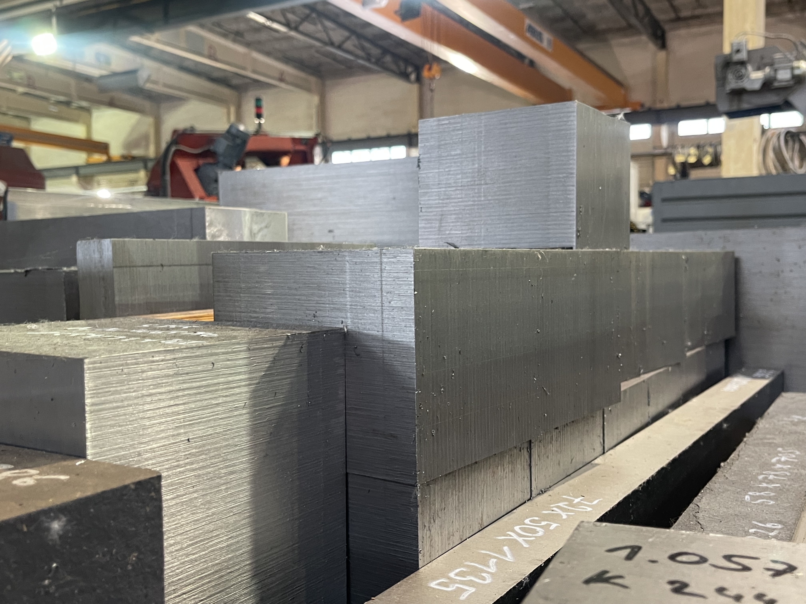 1.4057 Reststücke aus geschmiedeten Stahlstücken direkt ab Lager.