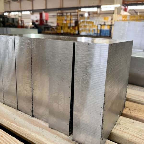 1.4125 Stahlzuschnitte direkt bestellen. 