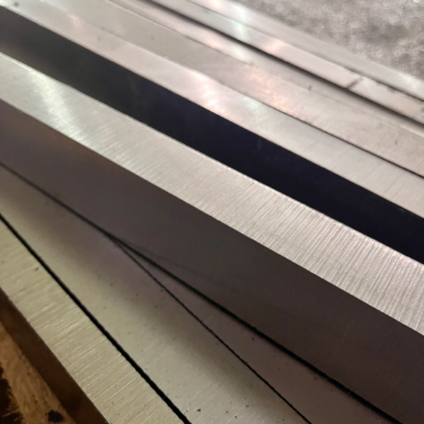 1.4306 aus Lagervorrat kaufen. 