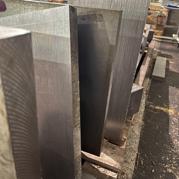 1.4313 runde und flache Reststücke direkt ab Lager bestellen. 