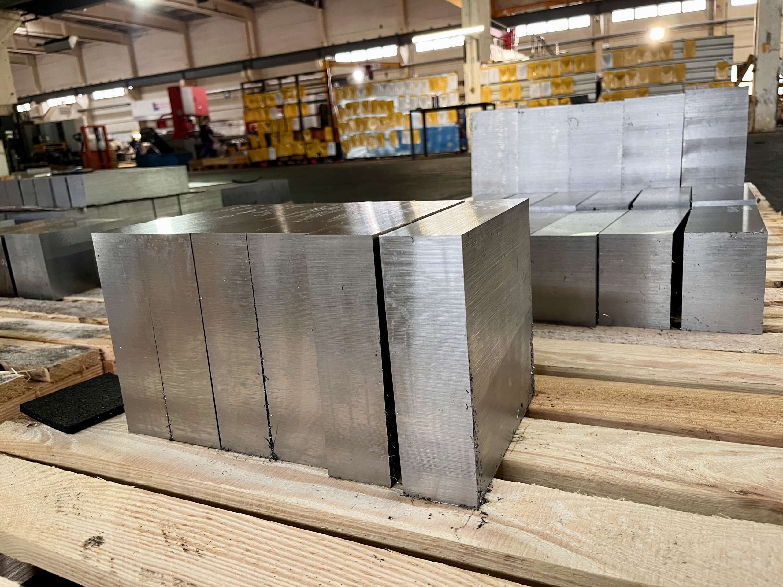 1.7335 direkt ab Lager kaufen.